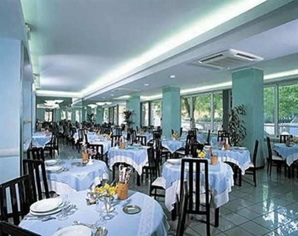 Hotel Ideal Bianchini Riccione Exterior foto